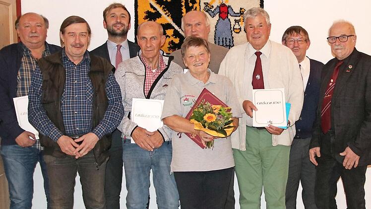 Die Naturfreunde Presseck zeichneten mehrere Mitglieder aus. Foto: Klaus Klaschka