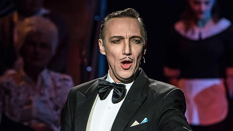 Der Operetten-Abend "Wir laden gern uns Gäste ein" bildete den festlichen Rahmen für die Verleihung der Auszeichnung "Operetten-Frosch" des Bayerischen Rundfunks an das Landestheater Coburg.Foto: Jochen Berger