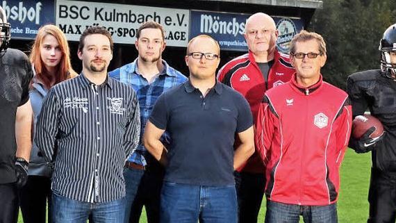 Der BSC Kulmbach hat eine eigene American-Football-Abteilung gegründet. Unser Bild zeigt die Verantwortlichen mit Spielern