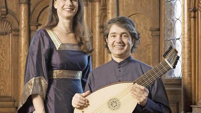 Die Sopranistin Corinna Schreiter und der Gitarrist Stefan Grasse gestalten am Sonntag ein Konzert in der Höchstadter Pfarrkirche St. Georg. Foto: privat