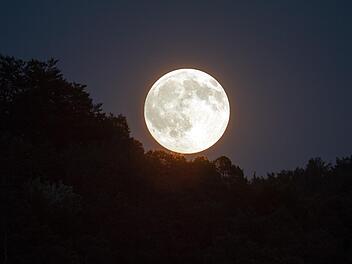 Bei Vollmond können viele Menschen schlecht einschlafen.