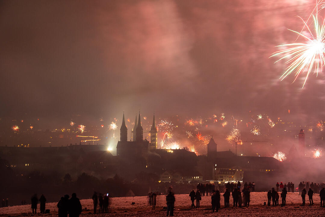 Silvester 2025: Bamberg schießt sich ins neue Jahr 2025 - Feuerwerk über der Domstadt Silvester 2025: Bamberg schießt sich ins neue Jahr 2025 - Feuerwerk über der Domstadt