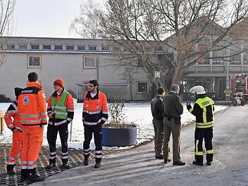 Zum Glück keine Verletzten, aber ein Schaden von mehreren tausend Euro - das ist die Bilanz des Feuerwehreinsatzes an der Trimbergschule gestern Mittag.  Foto: Ronald Rinklef