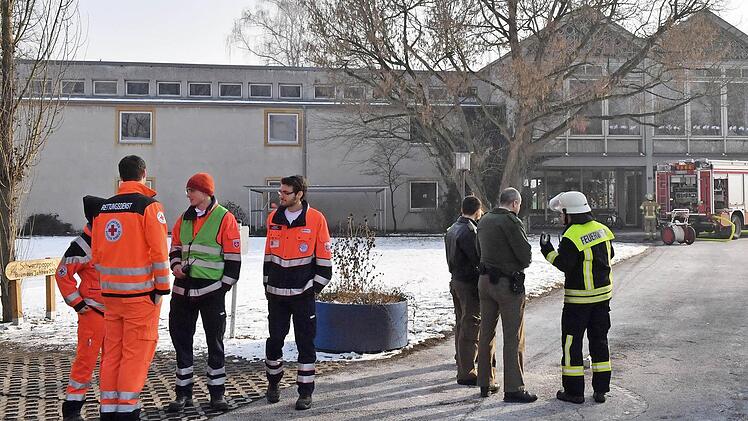 Zum Glück keine Verletzten, aber ein Schaden von mehreren tausend Euro - das ist die Bilanz des Feuerwehreinsatzes an der Trimbergschule gestern Mittag.  Foto: Ronald Rinklef