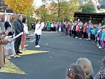 Die Grundschule Ziegelhütten freut sich über neue Spielgeräte für den Pausenhof. Foto: Werner Reißaus