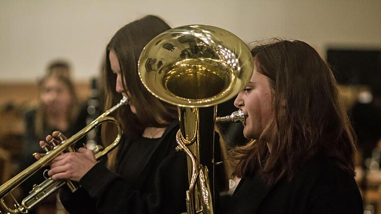 Großer Andrang: Zahlreiche Zuhörer erlebten das Adventskonzert des Gymnasiums Albertinum in der Coburger Heilig-Kreuz-Kirche.Foto: Jochen Berger