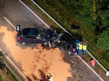 T&ouml;dlicher Autounfall in Bayern: Kind stirbt - f&uuml;nf weitere Menschen schwer verletzt