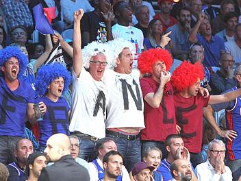 Die Fans feiern sich selbst und ihre Mannschaft. Frankreich ist derzeit im Basketball-Fieber.  Foto: Regina Hoffmann