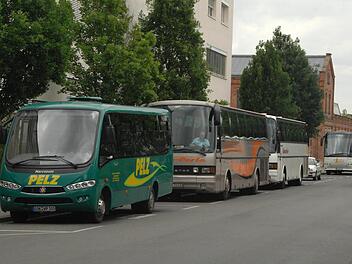 An der Mußstraße halten bereits Reisebusse. Hier sollen ab Januar auch die Transferbusse mit Flusskreuzfahrt-Gästen stoppen.  Foto: Ronald Rinklef