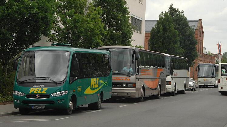 An der Mußstraße halten bereits Reisebusse. Hier sollen ab Januar auch die Transferbusse mit Flusskreuzfahrt-Gästen stoppen.  Foto: Ronald Rinklef