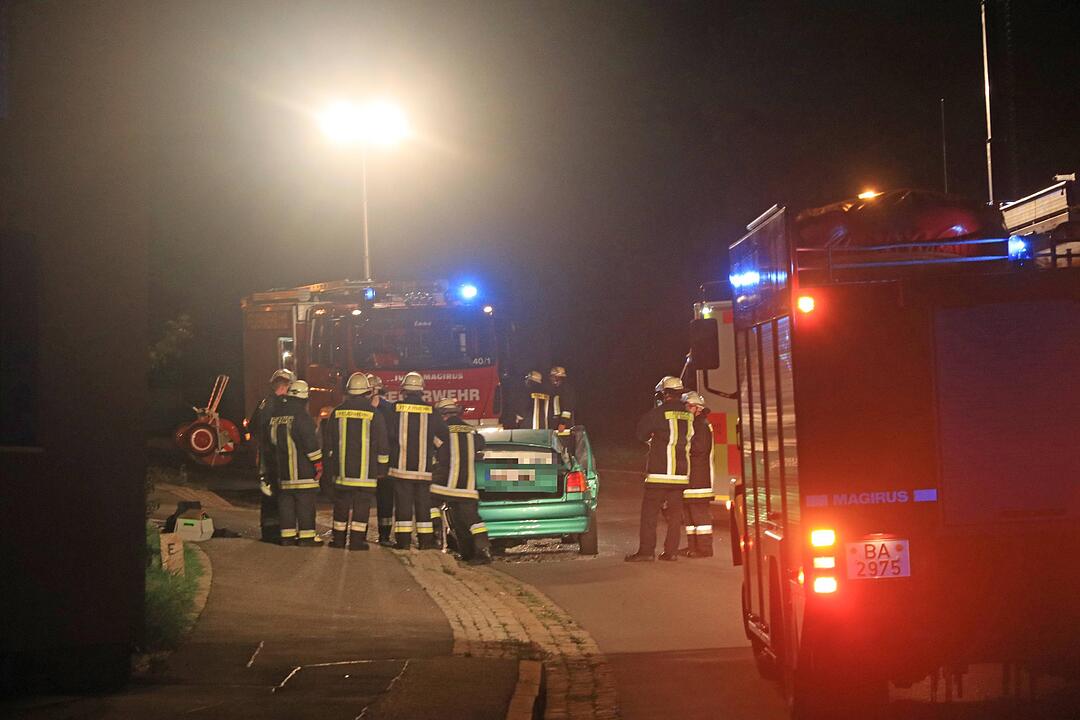 Schwerer Unfall in Hallstadt - Fahrer flieht