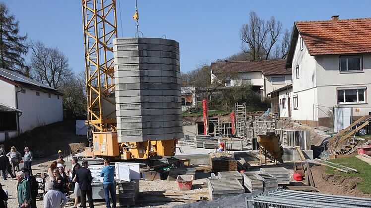 Mit Hochdruck auf der Baustelle gearbeitet, damit das neue Feuerwehrhaus im kommenden Jahr fertig sein wird.Michael Stelzner