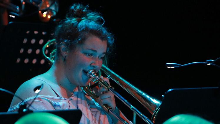 Impressionen vom Auftritt des Hochschulchores "Die Klangfänger" und der Hochschul-Bigband im Coburger KongresshausFoto: Jochen Berger