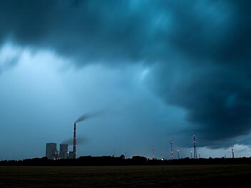 In Teilen Frankens drohen starke Gewitter. Symbolfoto: Julian Stratenschulte / dpa