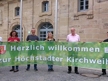 Ein neues Banner wird die Besucher der Höchstadter Kirchweih begrüßen.  Foto: Andreas Dorsch
