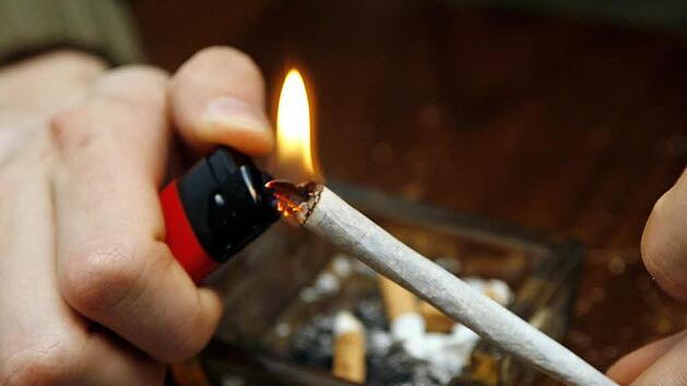 Schwer kranken Menschen soll das 2017 eingeführte Gesetz "Cannabis als Medizin"   helfen. Wir erklären, wie Betroffene  an ein  Rezept kommen.  Symbolbild: dpa