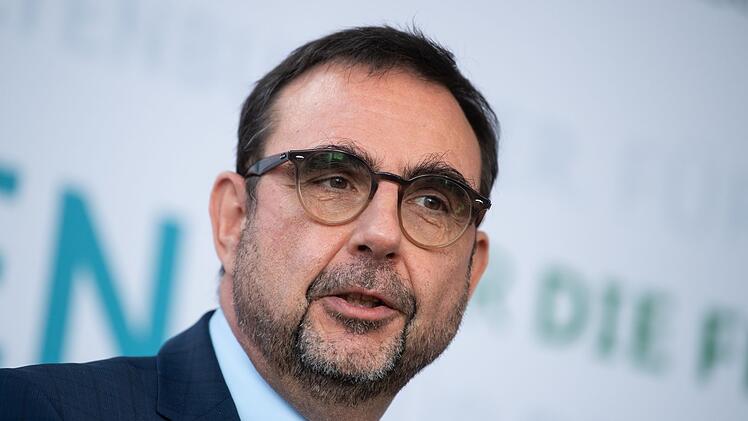 Corona-Lockerungen in Bayern: Holetschek verkündet wichtige Änderung
