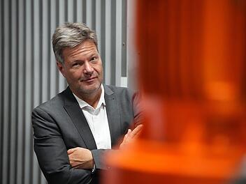 Bundeswirtschaftsminister Robert Habeck will mittels neuer Verordnungen mehr Energie sparen.