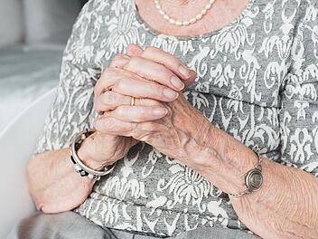 Würzburg: Rentnerin hat wegen Energiepreisen Angst vor Winter - "wirklich kein Spaß, alt zu sein" Würzburg: Rentnerin hat wegen Energiepreisen Angst vor Winter - "wirklich kein Spaß, alt zu sein"