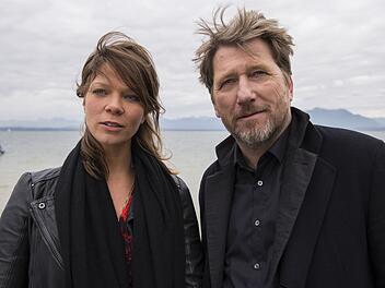 Alfons Hattinger (Michael Fitz) und Sarah Beck (Jessica Schwarz) verbringen zusammen einige Zeit in romantischer Zweisamkeit. Wird das den Kriminalkommissar behindern?