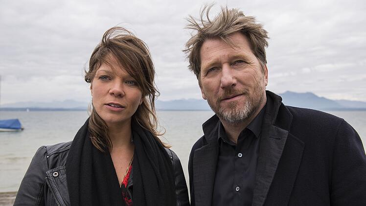 Alfons Hattinger (Michael Fitz) und Sarah Beck (Jessica Schwarz) verbringen zusammen einige Zeit in romantischer Zweisamkeit. Wird das den Kriminalkommissar behindern?