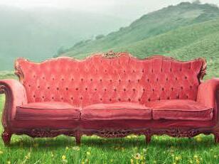 Ein Sofa hat am Samstag einen Unfall in Mittelfranken verursacht. Gl&uuml;cklicherweise wurde die Unfallgegnerin nicht verletzt.Symbolbild: Archiv
