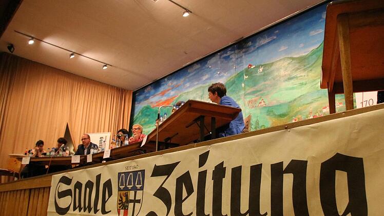 Eindrücke von der Podiumsdiskussion in Stengenroth. Foto: Ralf Ruppert