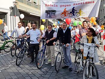 Radeln gegen Rassismus hioeß das Motto zum Auftakt der Interkulturellen Wochen. Fotos: RiegerPress