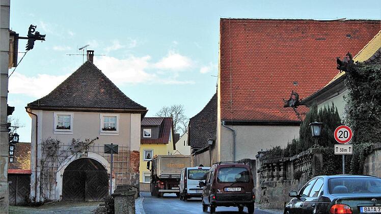 1731 Engstelle in der Ortsdurchfahrt von Reichmannsdorf (St 2262)