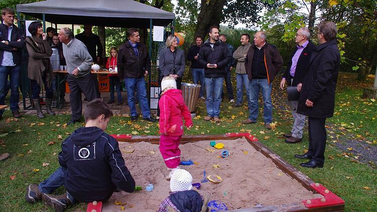 Am Samstag war Einweihung des Spielplatzes in Burggrub. Fotos: Heike Schülein