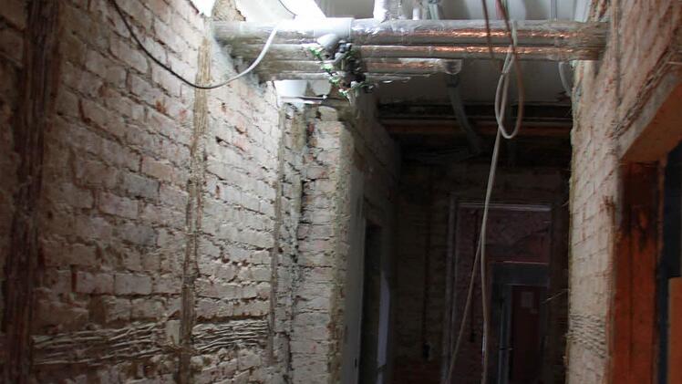 Dunkle Flure im Rohbau: Noch tut man sich schwer mit der Orientierung im künftigen Wohnheim