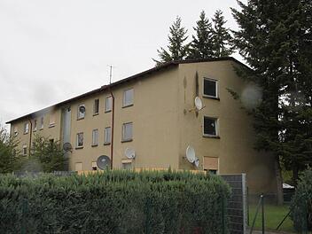 In diesem Gebäude in der Heinrich-Schneider-Straße 7 sollen 70 Asylsuchende untergebracht werden. Foto: Jürgen Gärtner