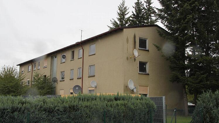 In diesem Gebäude in der Heinrich-Schneider-Straße 7 sollen 70 Asylsuchende untergebracht werden. Foto: Jürgen Gärtner