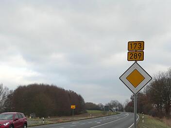 Die B 173 bei Trieb (Stadt Lichtenfels). Zur Klage der Nachbarortschaft Hochstadt wird bis 21. Dezember eine Gerichtsentscheidung erwartet. Popp