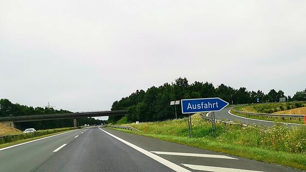 Autobahn-Ausfahrt (Symbolbild)