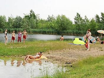 Am Hörblacher Baggersee lässt es sich wunderbar entspannen. Fotos: ezw