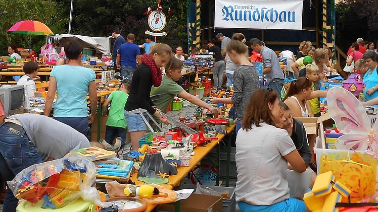 Gut besucht war der Kinderflohmarkt im Büttnerwinkel. Fotos: Katrin Geyer