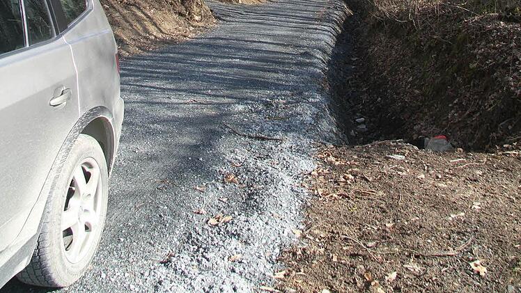 Drei Waldwege in Stadtsteinach mit einer Länge von 1850 Metern wurden mit Mitteln aus dem Hochwasserfonds erneuert. Um in Zukunft Schäden zu verhindern, wurden Regenüberlaufbecken eingebaut. Foto: Sonja Adam