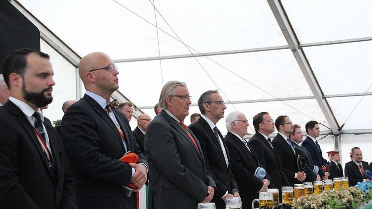 Das gilt auch für die Ehrengäste. Foto: Simone Bastian
