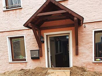 Familie Moi hatte Sand vor den Eingang ihres Hauses gekippt.