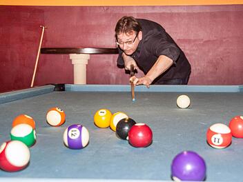 Bernd Havla ist Vorsitzender des Staffelsteiner Billard-Clubs. Fotos: Hartmut Klamm