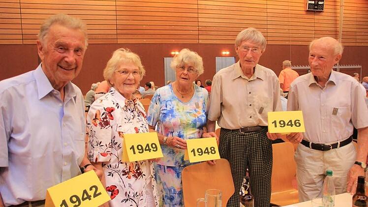 Sie haben in den 1940er Jahren ihr Abitur in Münnerstadt gemacht und sind damit die ältesten Festteilnehmer.
