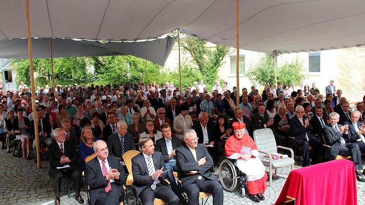 Viele Freunde und Gratulanten aus Familie, Kirche und Politik kamen zu Kilian Kemmers 25. Priesterjubiläum
