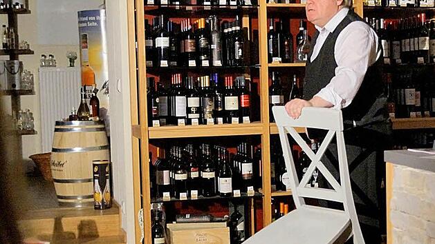 In seiner Rolle als Christian Sigismund Arlberg trug Schauspieler Stephan Bach Geschichten und Gedichte vor und erz&auml;hlte von Arlbergs Leben als Hobbywinzer. Foto: Peter Schmieder