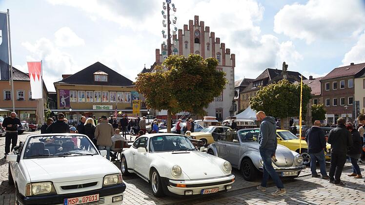 Oldtimer-Treffen Marktplatz HammelburgFoto: Arkadius Guzy