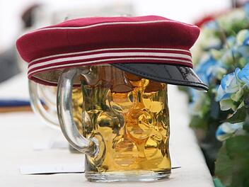 Mütze und Bier: Das gehört während des Pfingstkongresses des Coburger Convents zusammen. Am Freitag beginnt der 149. Pfingstkongress. Foto: Simone Bastian