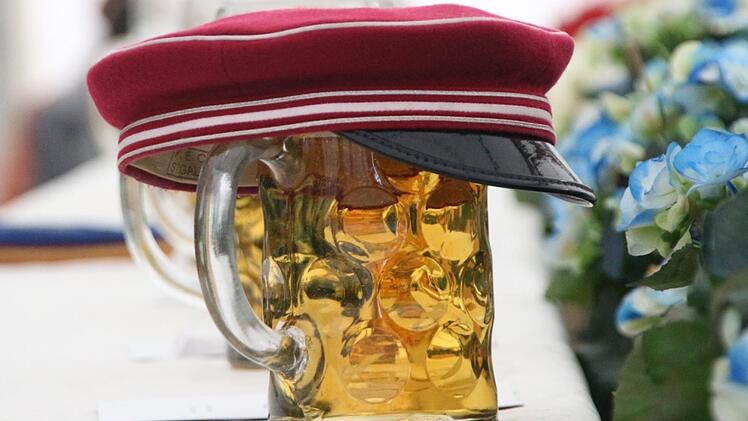 Mütze und Bier: Das gehört während des Pfingstkongresses des Coburger Convents zusammen. Am Freitag beginnt der 149. Pfingstkongress. Foto: Simone Bastian