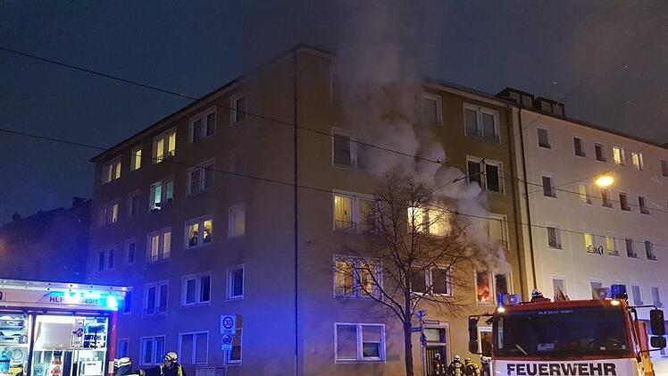 In der Pirckheimer Straße in Nürnberg hat es in einem Wohnhaus gebrannt. Foto: News5/Herse