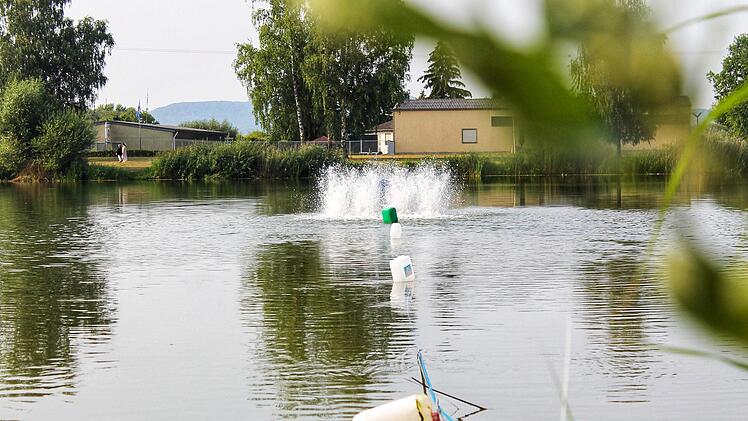 Der Schaufelradlüfter erhöht den Sauerstoffgehalt des Sees. Foto: Teresa Hirschberg