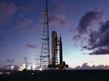 Die Rakete der "Artemis 1"-Mission kurz vor dem Lift-off in den Orbit. Der Flug 2022 war unbemannt.